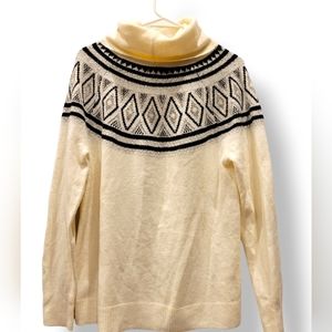 Old Navy Sweater Women's Size Medium Cream Color With Geometrical Design